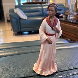 Vintage Home Interiors Gifts Porcelain 14101-99 “Louise” 2002 EUC